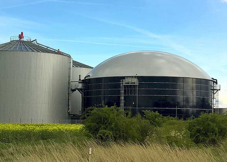 Blick auf eine Biogasanlage.