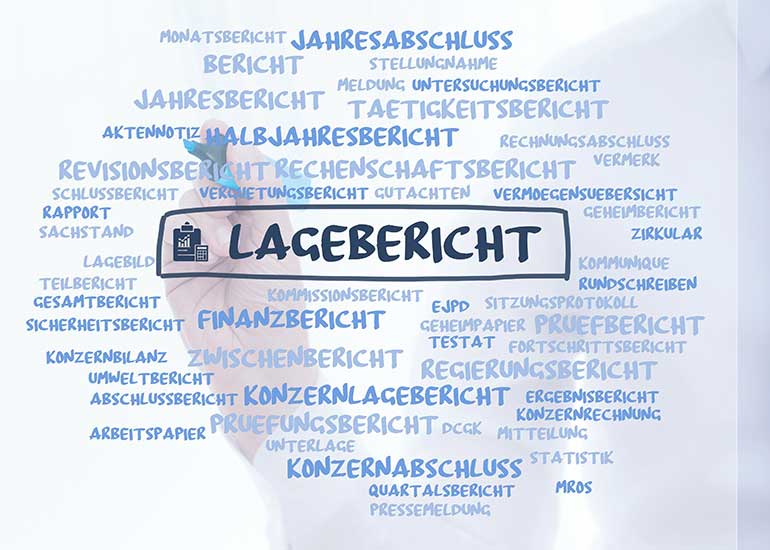 Auf einem virtuellen Board steht der Begriff "Lagebericht". Daneben stehen noch weitere Begriffe dieser Kategorie wie z.B. Jahresbericht, Rechenschaftsbericht, Rapport, Sicherheitsbericht, Statistik und Vermögensübersicht.